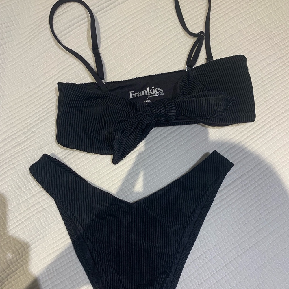 Frankie’s Bikinis Enzo Set